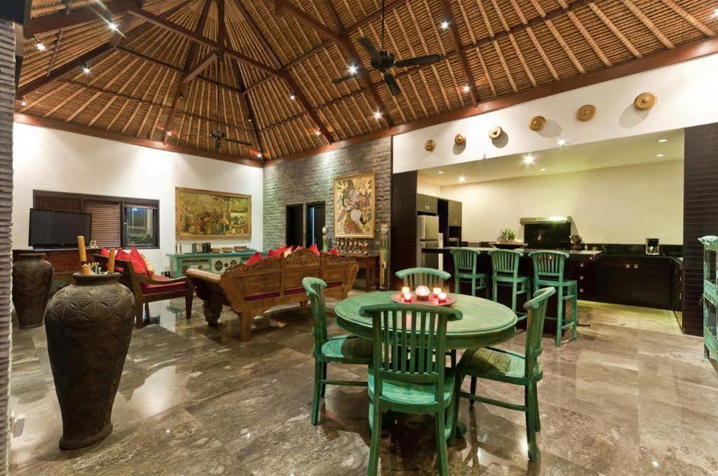 Villa Mahkota سمينياك المظهر الخارجي الصورة